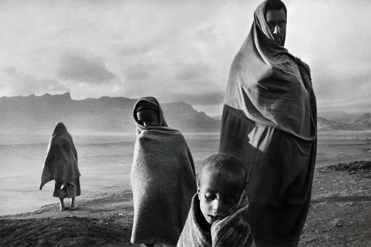 refugees-at-korem-camp-ethiopia-1984-photograph-photo-by-salgado